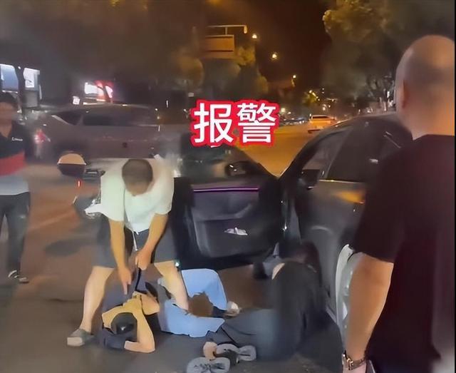 老婆第二次出轨当街打人_老婆出轨的表现_信任崩塌的婚姻危机