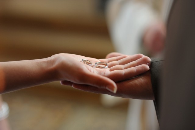 如何增进夫妻感情_倾听理解夫妻互动_夫妻关系增进技巧